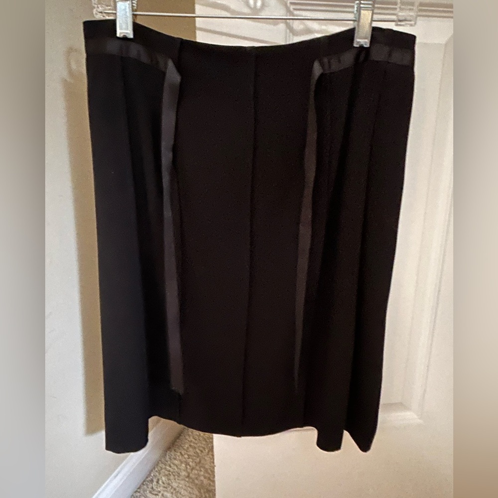 NWOT Black pleat skirt; Rayon/Polyester/Spandex;